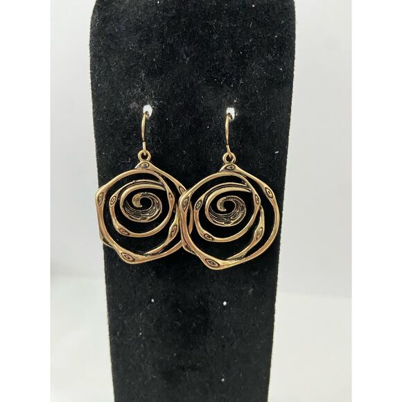 Boutique Jewelry - Swirl earrings gold tone
